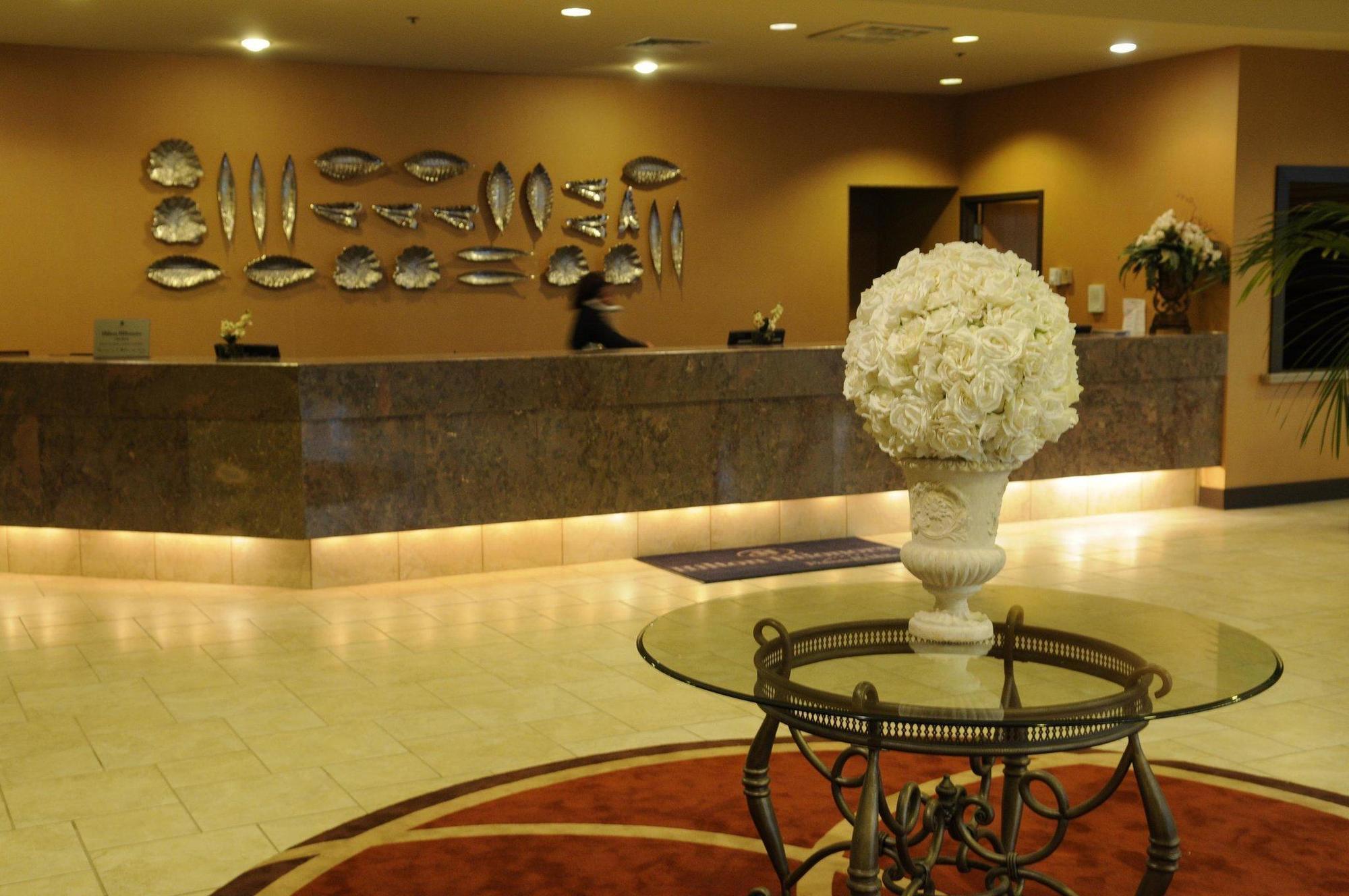 Отель Ramada By Wyndham Саутфилд Экстерьер фото